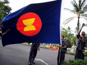 ສະຖານທູດຫວຽດນາມ ປະຈຳບຸນກາເຮຍ ຈັດພິທີຊັກທຸງອາຊຽນ